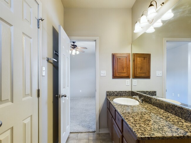 Building Photo - 422 Forest Dr Loop
