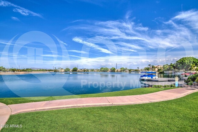 Building Photo - 2125 E Nantuckett Dr
