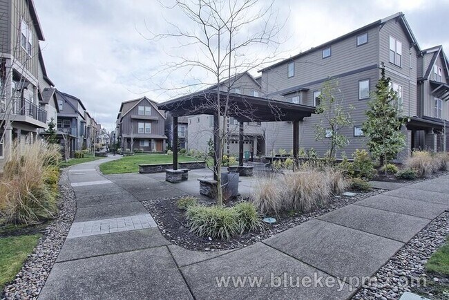 Building Photo - 45 Degree Central 4 bedrooms, 2.5 baths Wa...