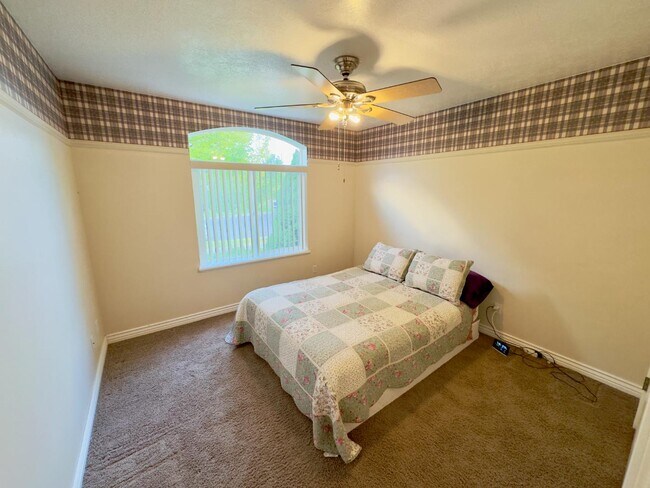 Building Photo - 207 S 50 W