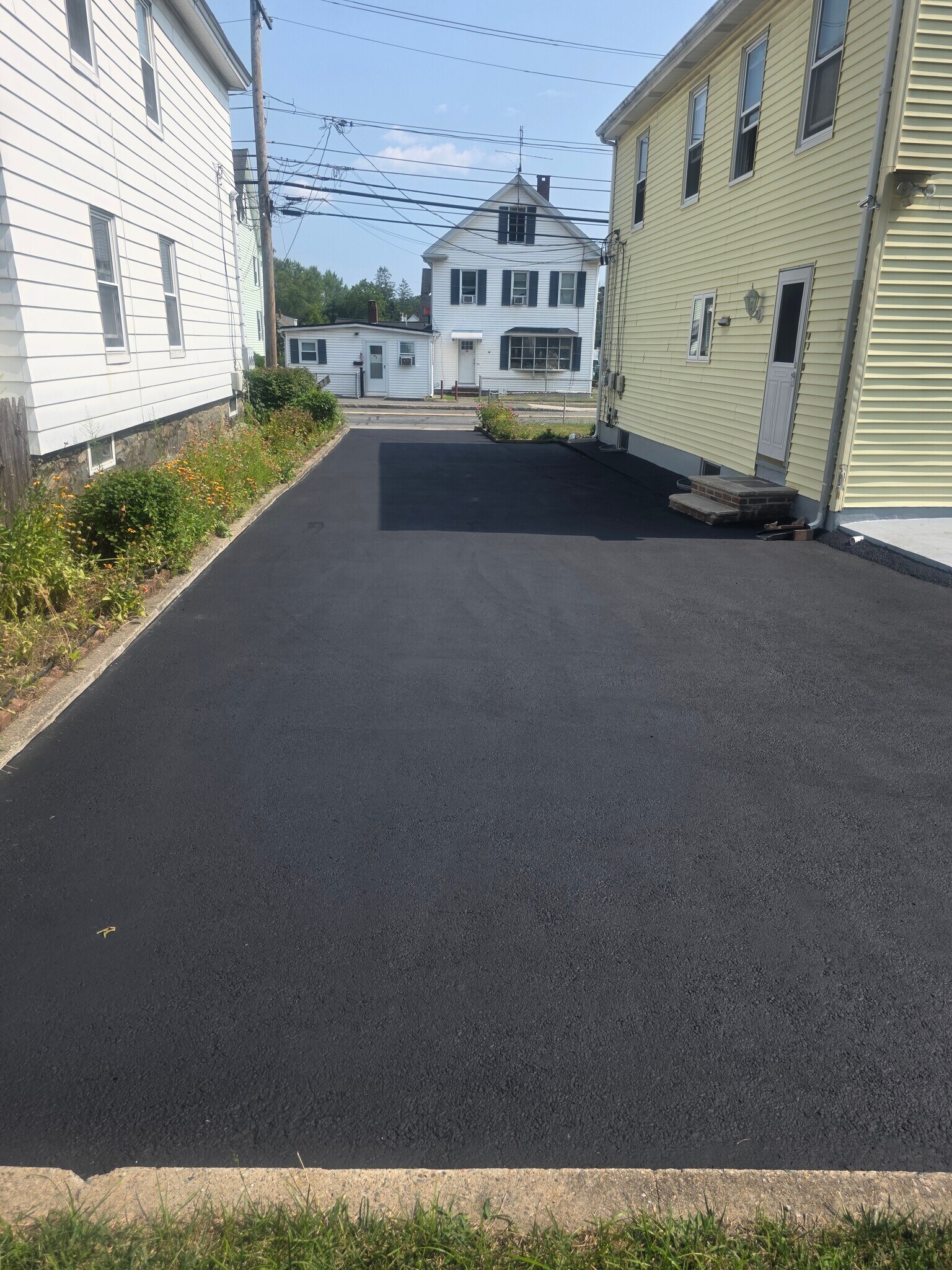 Building Photo - 63 Oak St