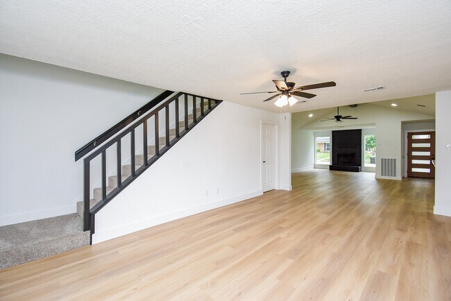 Building Photo - 1815 Mustang Springs Dr
