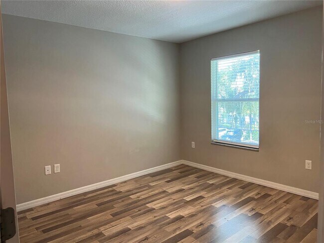 Building Photo - 4850 Poolside Dr