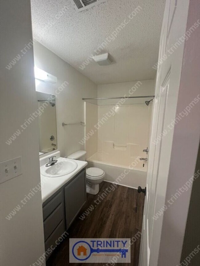 Building Photo - Cute TWO STORY Town Home!