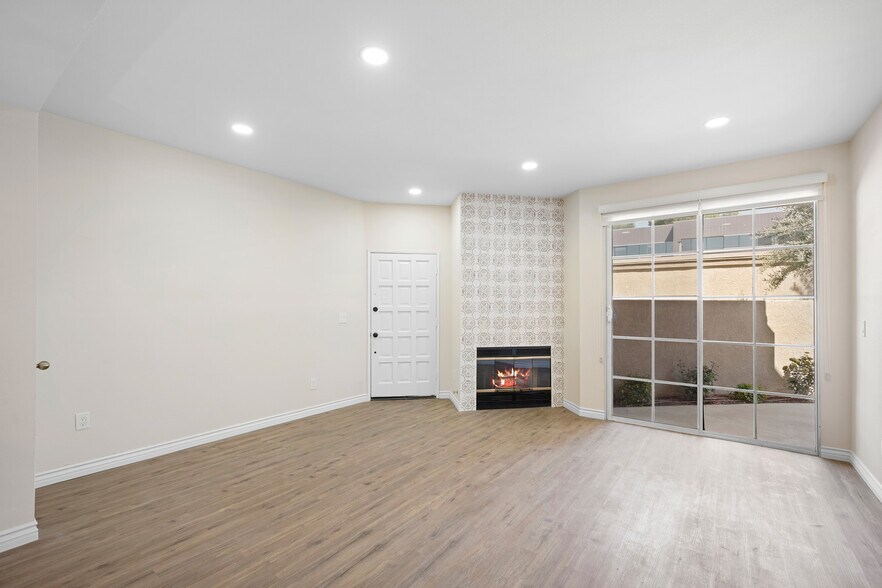 Building Photo - 23735 Del Monte Dr