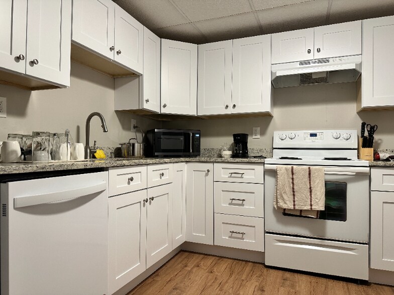 Primary Photo - 34 Brook St