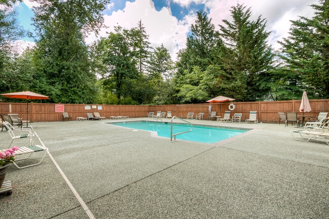 Building Photo - Beautiful 3 Bedroom Bordeaux Condo with 2 ...