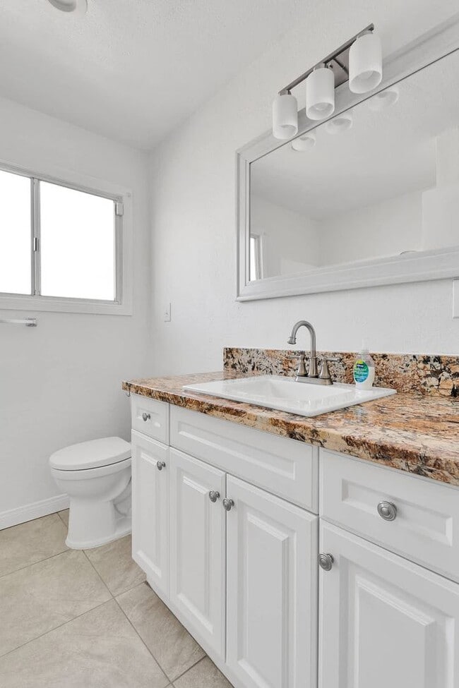 Building Photo - ADORABLE 1 BEDROOM 1 BATH IN HESPERIA