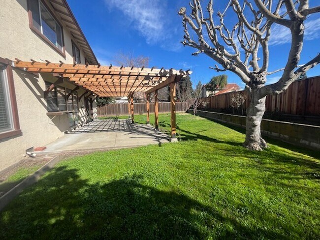 Building Photo - Pleasanton Home for Rent