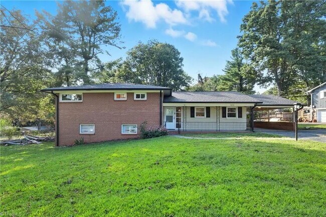 Building Photo - Furnished Room Rental - Pfafftown