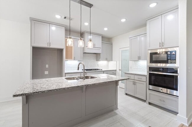 Building Photo - 7004 SW Basswood Ave