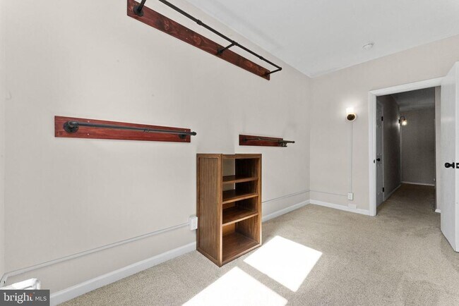 Building Photo - 345 Hall St