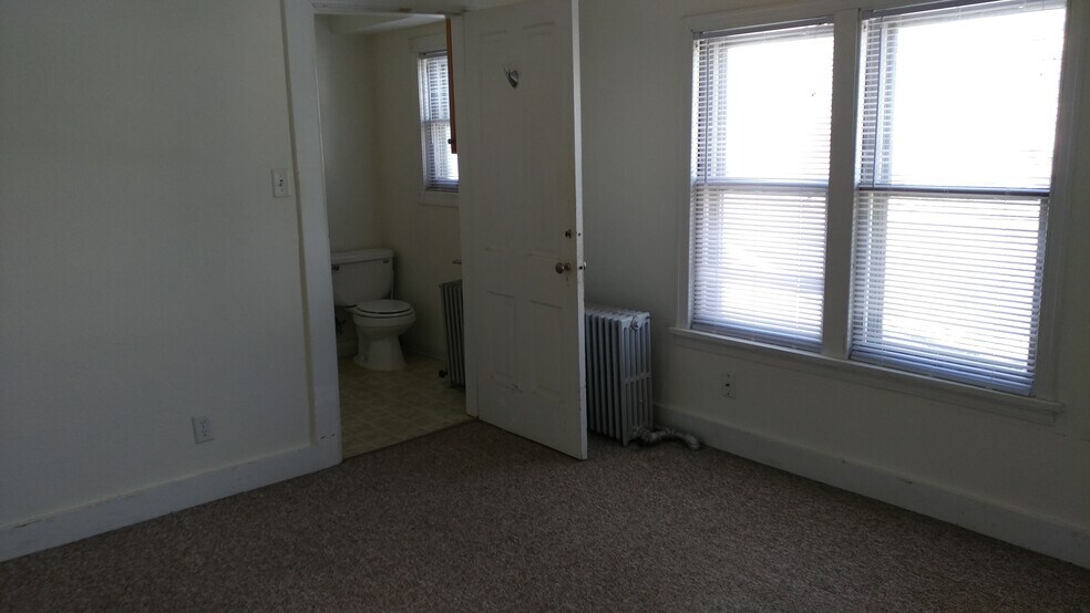 Building Photo - 221 8th St S