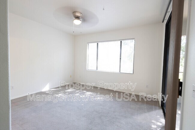 Building Photo - 15252 N 100th St