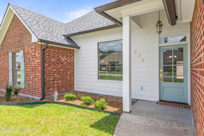 Building Photo - 206 Oak Hill Ln