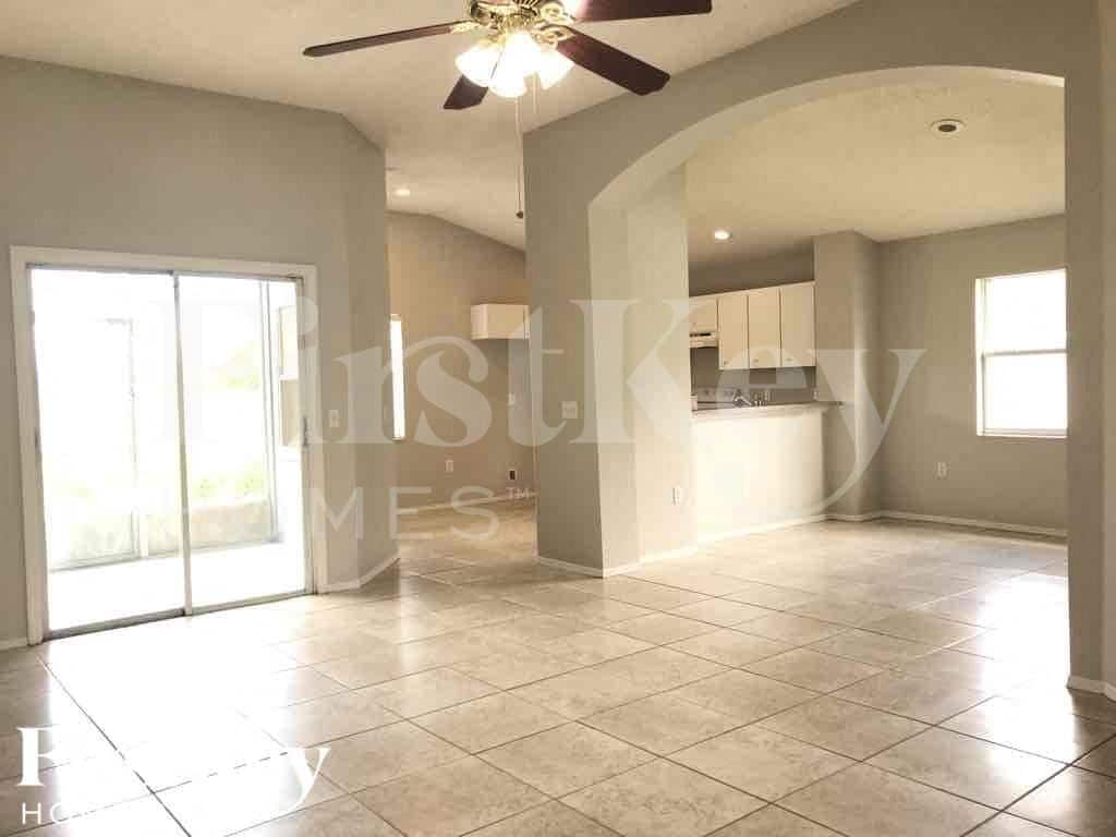 Building Photo - 1237 E Grove Ave