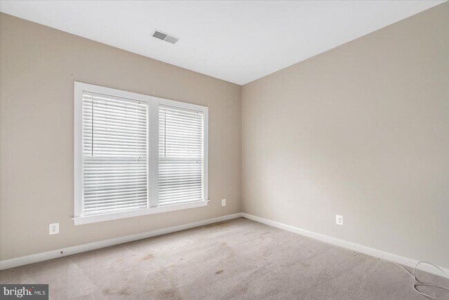 Building Photo - 1710 Stone Ivy Pl