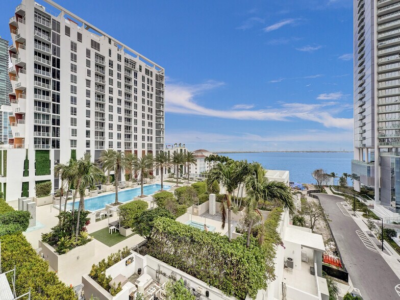 Building Photo - 600 NE 27th St