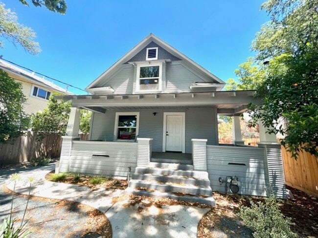 Building Photo - **Reserve for Summer 2026** Great Chestnut Street Property