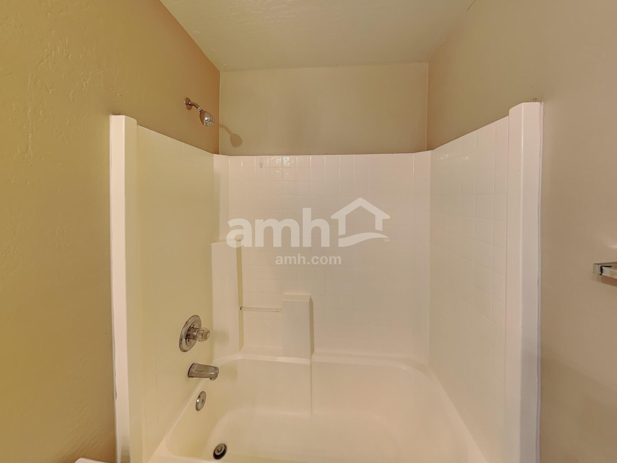 Building Photo - 7024 W Rose Ln