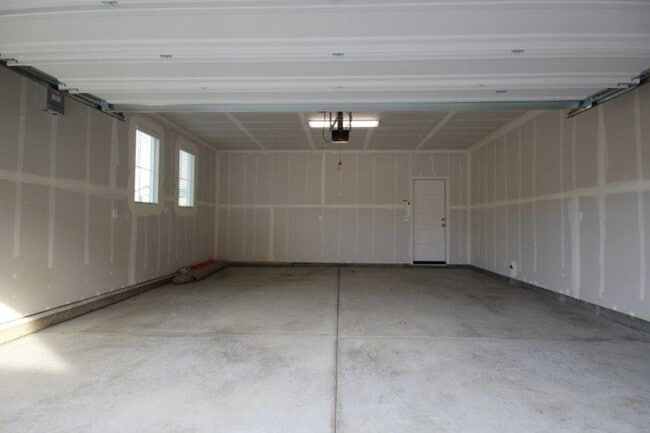 Building Photo - 3 Bed Home in Gated Elk Grove Community