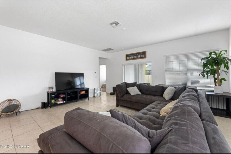 Building Photo - 5435 Estero Loop