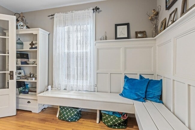 Building Photo - Classic 4BR Colonial with Porch, Gardens & Garage Near Downtown South Portland