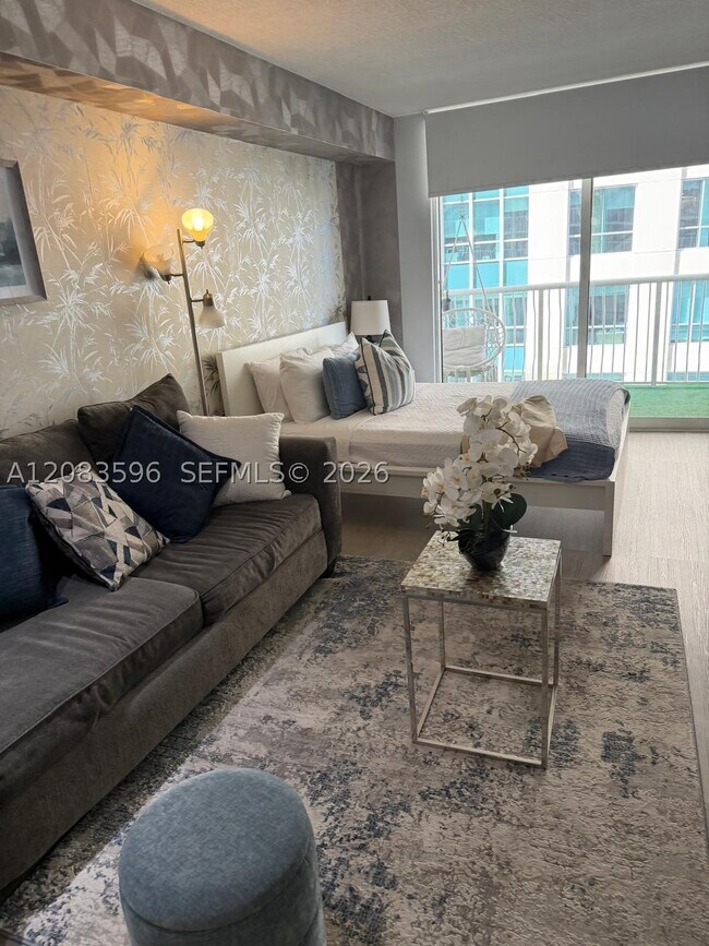Building Photo - 1200 Brickell Bay Dr