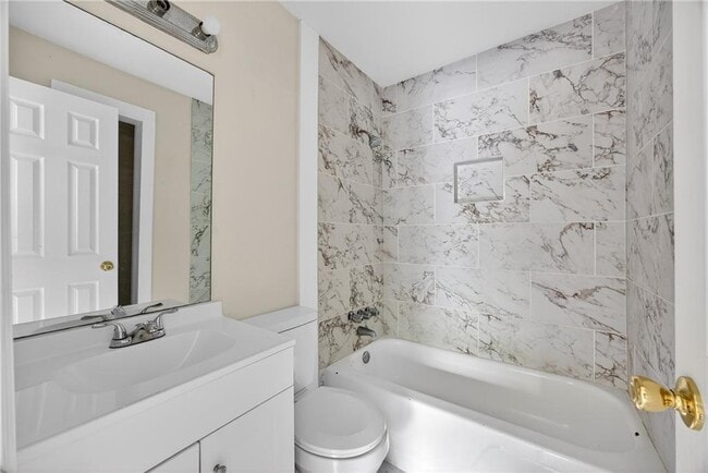 Building Photo - 6000 Mallory Rd