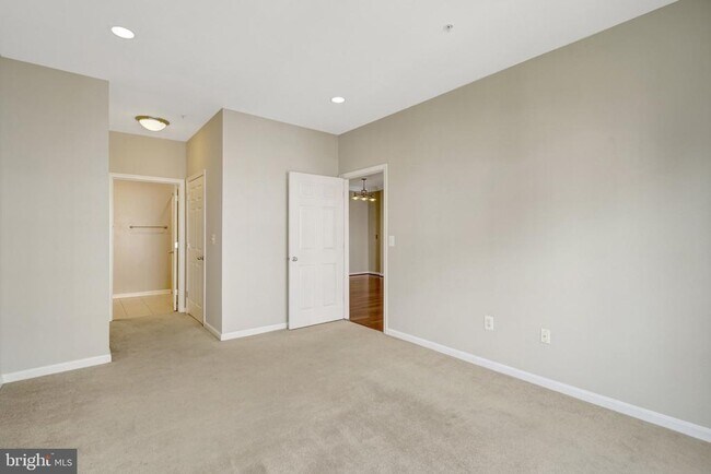 Building Photo - 4850 Eisenhower Ave