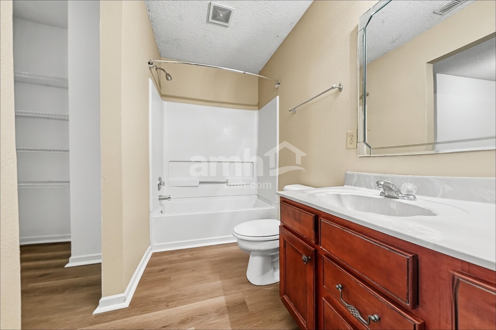 Building Photo - 2136 Olympia Dr
