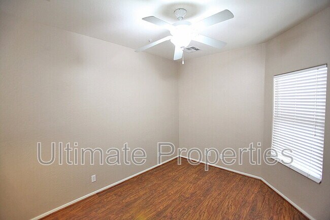Building Photo - 8856 W Aster Dr