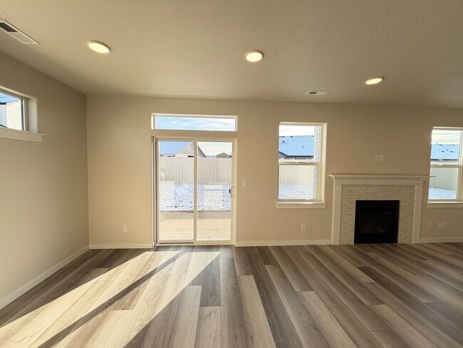 Building Photo - Brand New Hayden Home