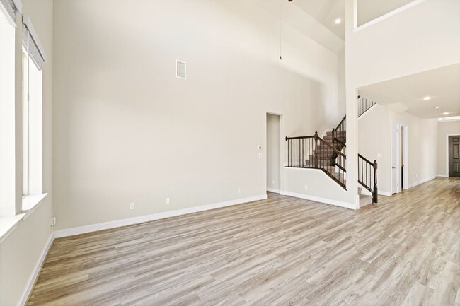 Building Photo - 1 Month Free Rent with 18 Month Lease Sign...