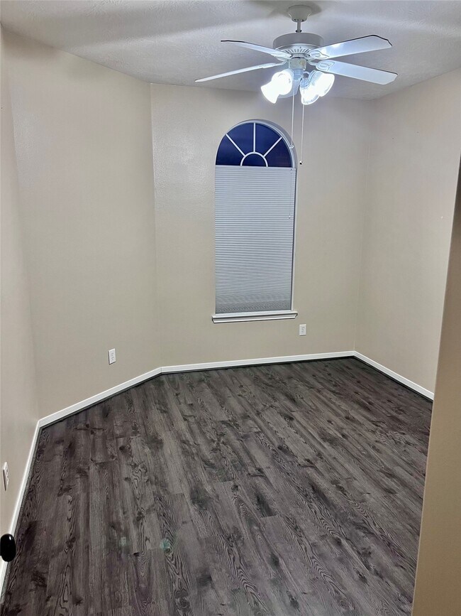 Building Photo - 5301 Carefree Dr
