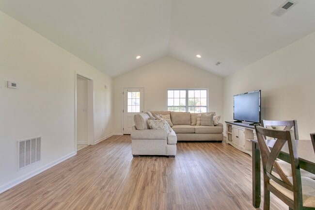 Building Photo - 178 Sitting Bull Dr