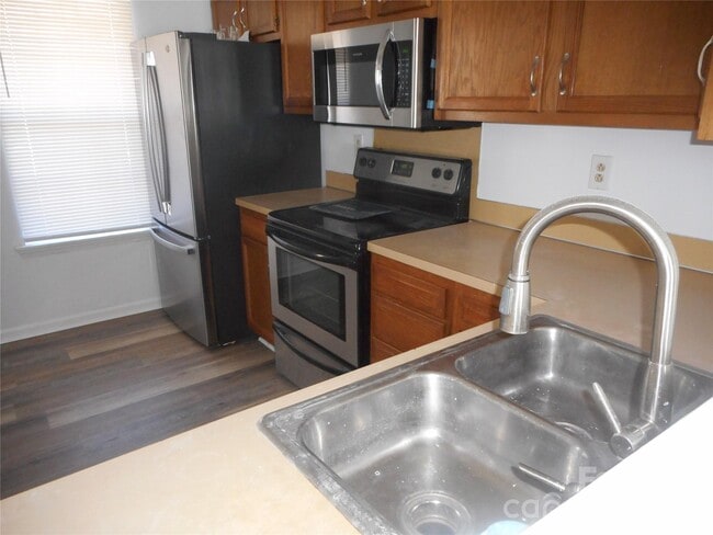 Building Photo - 8235 Circle Tree Ln