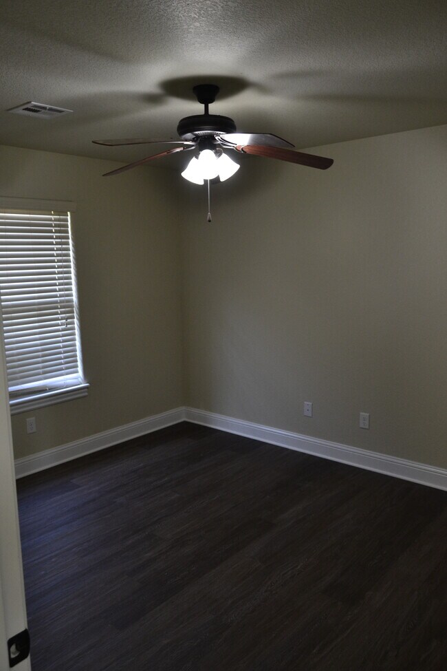 Building Photo - 1700 Been Rd