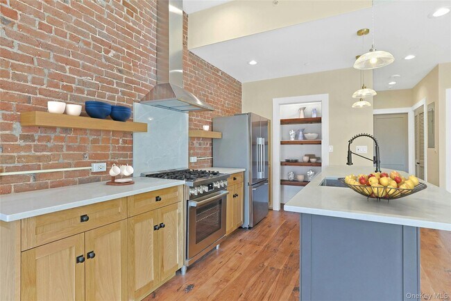 Building Photo - 19 Main St