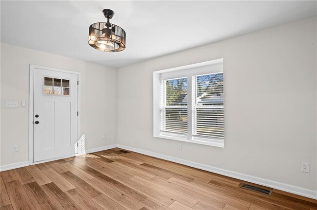 Building Photo - 1467 Ryan St SW