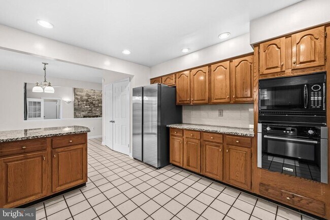 Building Photo - 7520 Royal Dominion Dr