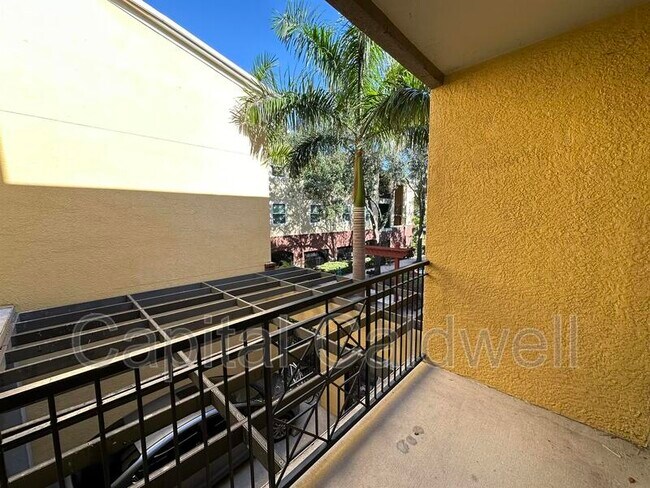 Building Photo - 2010 E Palm Ave