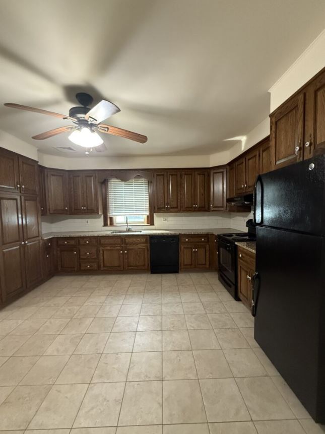 Building Photo - 405 Maple Ave