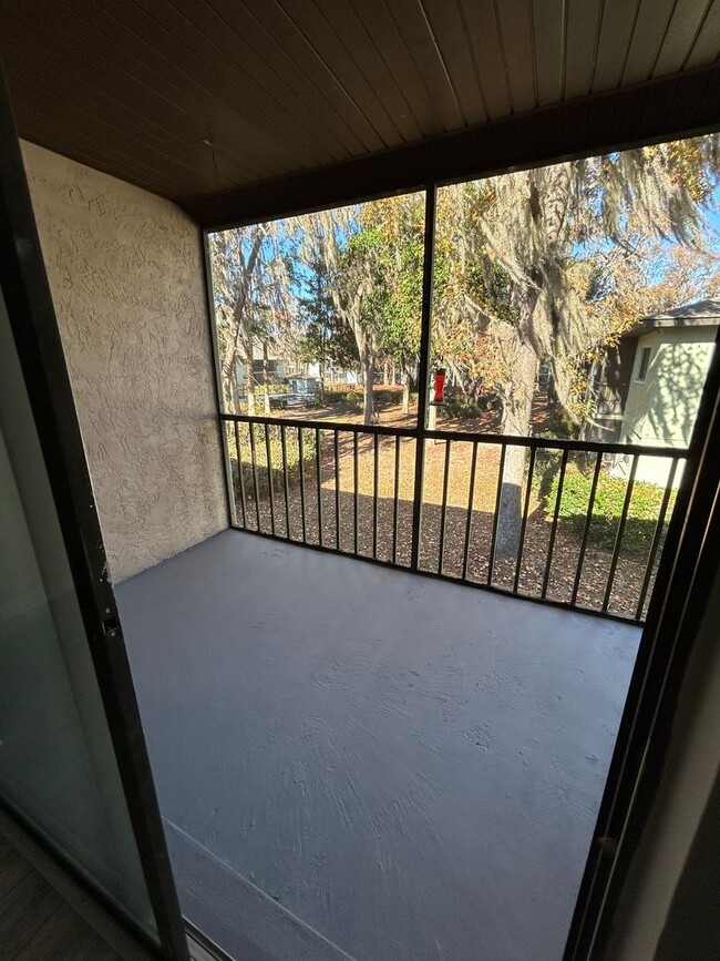 Building Photo - 2 BR/2 BA Condo with a Pool on Southside S...