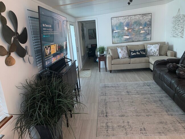 Building Photo - 55 Boca Chica Rd