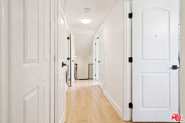 Building Photo - 4733 La Villa Marina