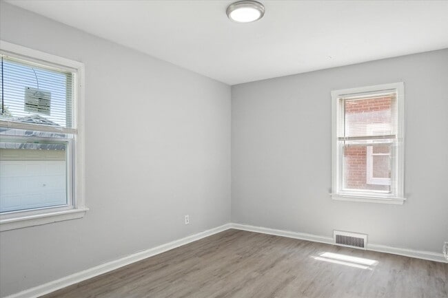 Building Photo - 17326 Mansfield St