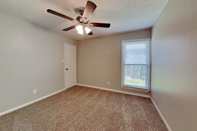 Building Photo - 22530 Smokey Hill Dr