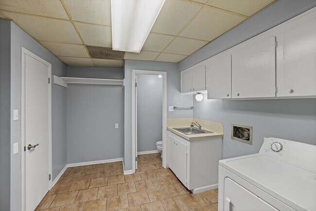 Building Photo - 380 Barringer Dr