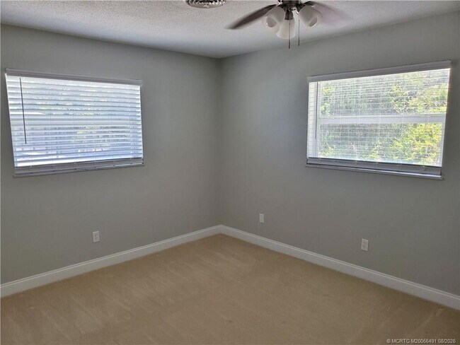 Building Photo - 1257 NE Sago Dr